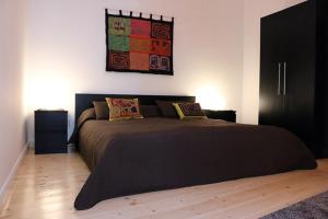 Tempat tidur dalam kamar di Berlin Apartments Mitte