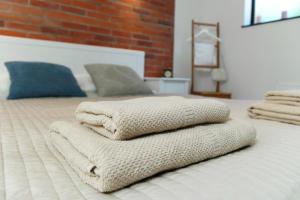 Łóżko lub łóżka w pokoju w obiekcie Sea Apartment 150m do morza