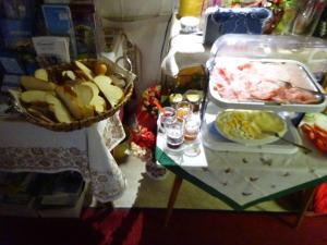 Jedzenie w pensjonacie lub w pobliżu