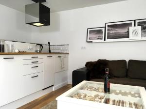 Kuchnia lub aneks kuchenny w obiekcie Sea Apartment 150m do morza