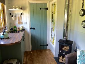 Cuina o zona de cuina de Mid Wales Luxury Huts