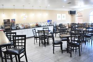 מסעדה או מקום אחר לאכול בו ב-Super 8 by Wyndham Galveston