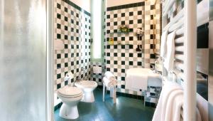 a bathroom with a toilet and a sink at Hotel Da Vinci in Montecatini Terme