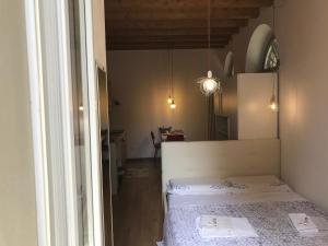 Postel nebo postele na pokoji v ubytování MyRoom Città Alta 1