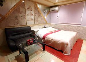 a bedroom with a bed and a desk and a chair at Restay Choshi Aine (Adult Only) in Choshi