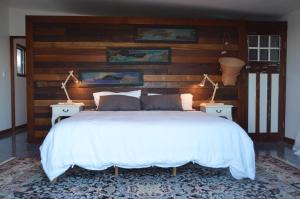 Säng eller sängar i ett rum på of Stone & Wood guesthouse