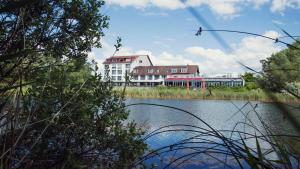 Výhled na řeku, která protéká v blízkosti hotelu