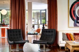 a living room filled with furniture and a window at Hotel Pulitzer in Rome