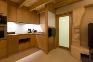A kitchen or kitchenette at Evans House II