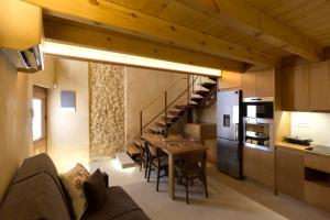 A kitchen or kitchenette at Evans House II