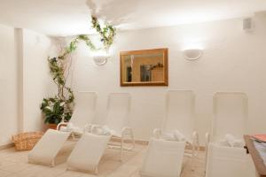 A seating area at Hotel B&B Martha