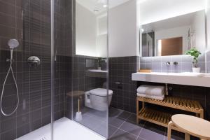 a bathroom with a shower and a toilet and a sink at Studio luxe hyper centre piscine in Bordeaux