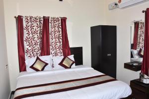 A bed or beds in a room at Barnabas Homestay