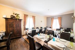 Stadthotel Kramer餐厅或其他用餐的地方