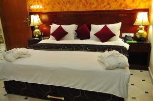 Llit o llits en una habitació de Al Bahjah Hotel