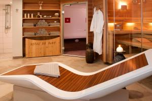Koupelna v ubytování Logis Hotel Le Parc & Spa