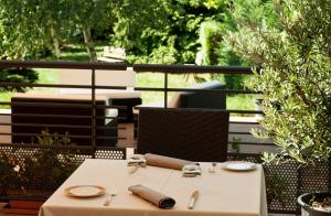 Zahrada ubytování Logis Hotel Le Parc & Spa
