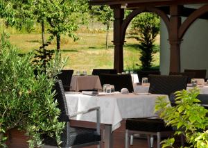Zahrada ubytování Logis Hotel Le Parc & Spa