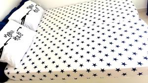 Cama ou camas em um quarto em Apartments House of Art
