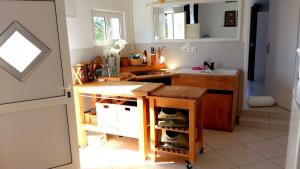A cozinha ou cozinha compacta de Apartments House of Art