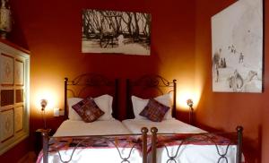 Postel nebo postele na pokoji v ubytování Riad Noos Noos & Spa