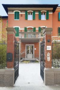The facade or entrance of Mysuiteshome Apartments
