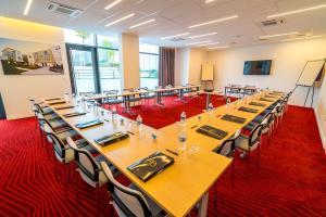 a large conference room with long tables and chairs at All Suites Choisy Le Roi in Choisy-le-Roi