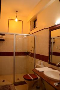 Hotel Vimal Heritage tesisinde bir banyo