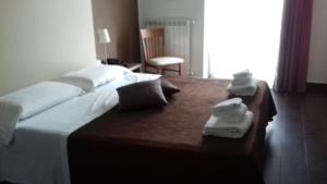 A bed or beds in a room at Hotel Corte Santa Libera