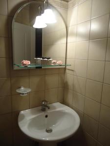 A bathroom at Florena Hotel
