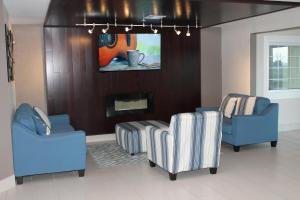 TV a/nebo společenská místnost v ubytování Quality Inn & Suites Port Arthur - Nederland