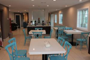 ห้องอาหารหรือที่รับประทานอาหารของ Quality Inn & Suites Port Arthur - Nederland