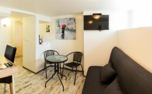 a living room with a couch and a table at Guesthouse 77 in Eyrarbakki