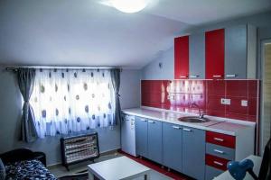 Kuchyň nebo kuchyňský kout v ubytování House La Strada + 9 fotografií
