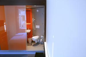 Vannituba majutusasutuses easyHotel Zürich City Centre
