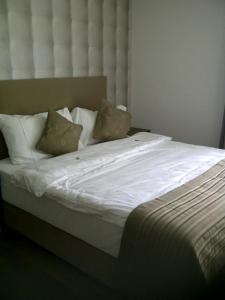 Postel nebo postele na pokoji v ubytování Hotel de la Lande