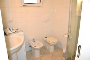 A bathroom at Villa 19