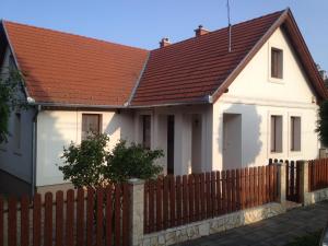 The building in which A villát is located