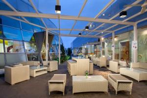 Posezení v ubytování HARRIS Hotel & Convention Festival Citylink Bandung
