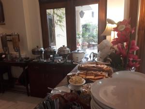Comida en o cerca de este hotel