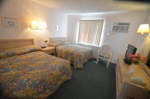 מיטה או מיטות בחדר ב-Sea Scape Inn