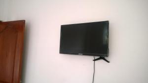 TV a/nebo společenská místnost v ubytování Kandy Citylights Residence