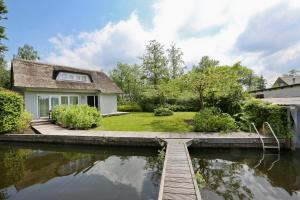 Φωτογραφία από το άλμπουμ του Idyllic Lakehouse - dog is welcome fenced garden σε Haren