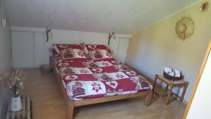 Postel nebo postele na pokoji v ubytování Les Nids de Mesanges Chambre d'hôtes