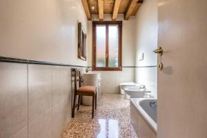 A bathroom at Casa Contarini