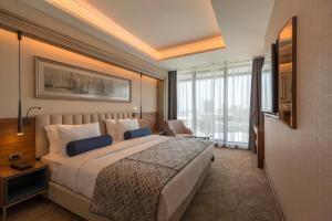 Postel nebo postele na pokoji v ubytování Golden Tulip Istanbul Bayrampasa + 37 fotografií