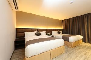 Postel nebo postele na pokoji v ubytování M&M Hotel