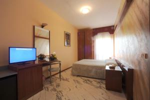 Ένα ή περισσότερα κρεβάτια σε δωμάτιο στο Hotel Excelsior