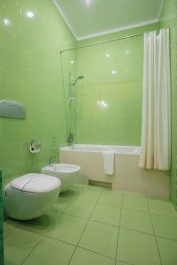 Koupelna v ubytování Tsunami Spa Hotel