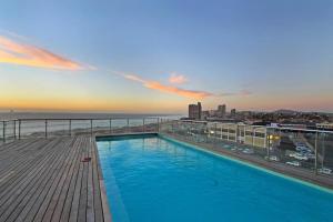 Πισίνα στο ή κοντά στο Beachfront Luxury Cape Town